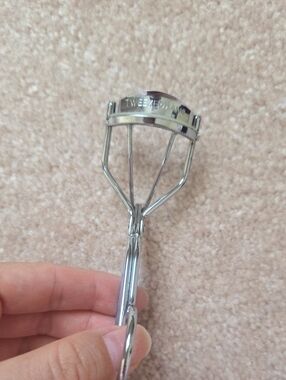 Tweezerman Eyelash Curler - Classic Stainless Steel